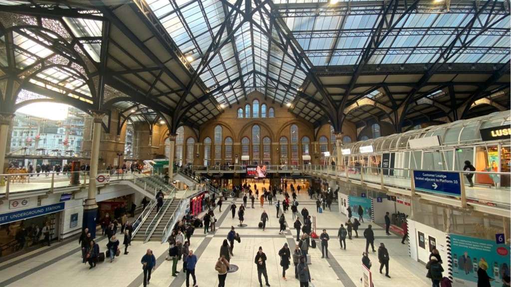 The 1985 concourse design mirrors the Victorian station's cathedral-like grandeur. Credit: SAVE.