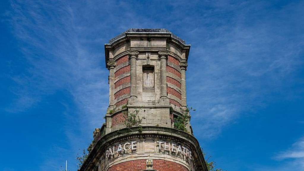 Palace Theatre, Swansea before restoration work. Wikimedia