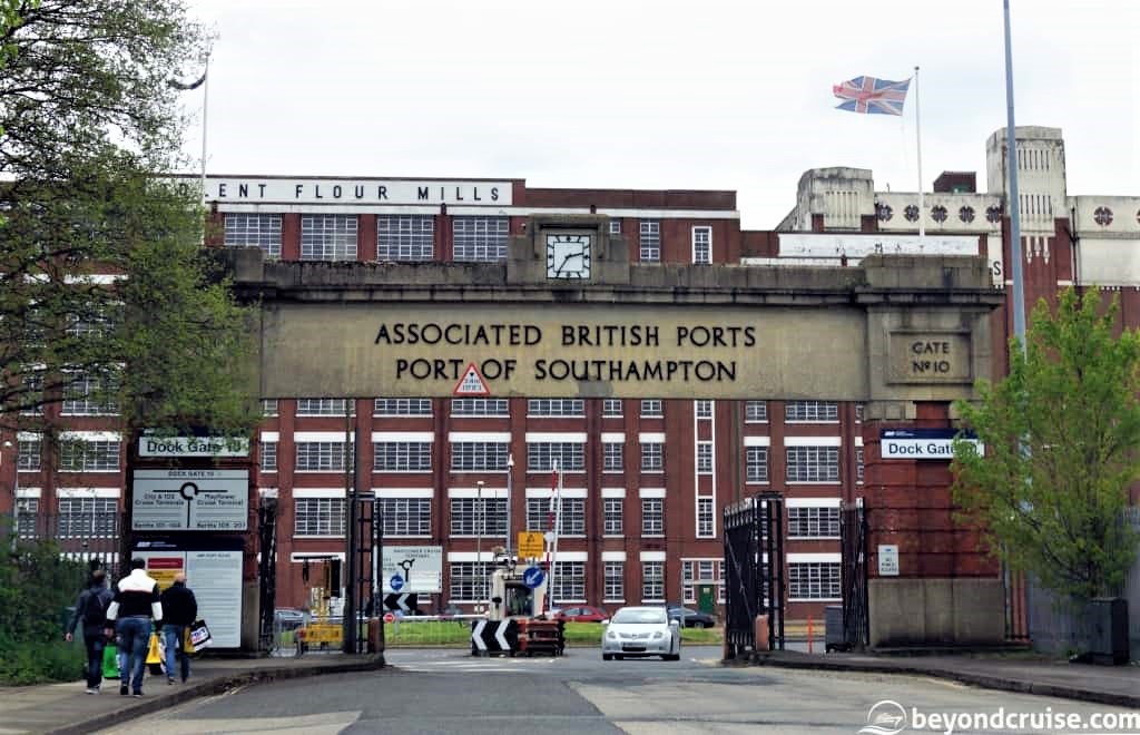 View towards the Flour Mill through the grade II listed Gate No.10 (Credit: beyondcruise)